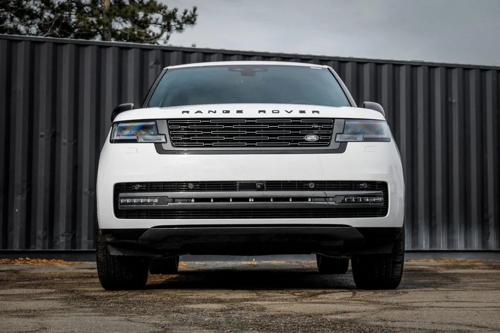 New 2026 Fuji White Land Rover SE image 5