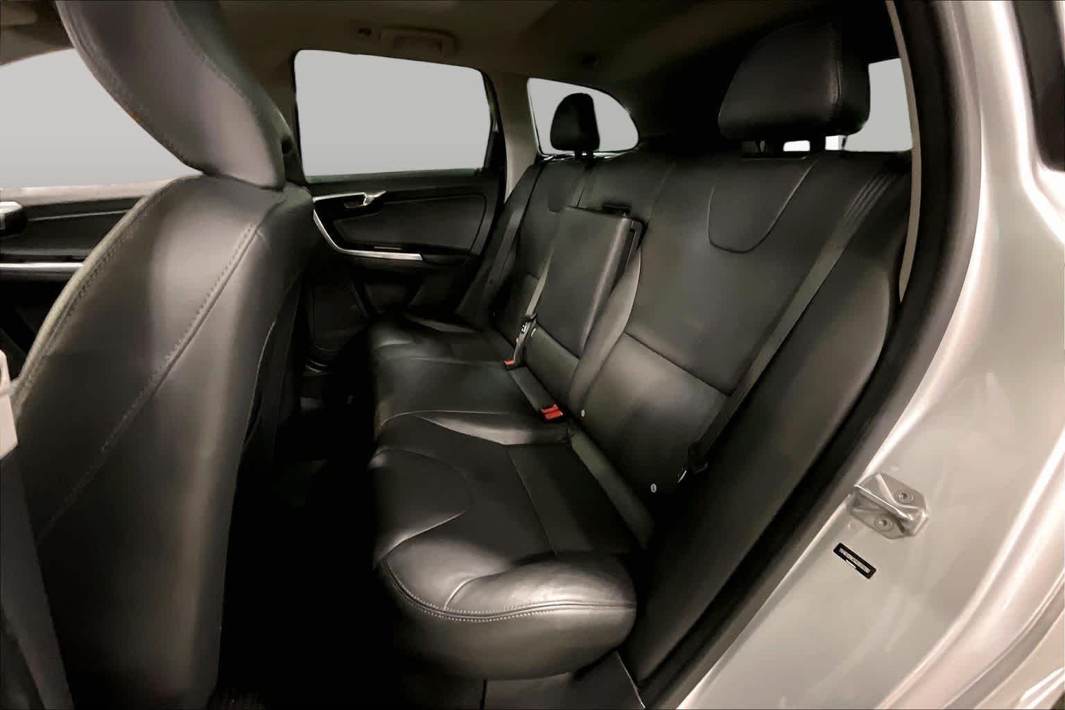 Used 2016 Bright Silver Metallic Volvo T5 Premier image 21