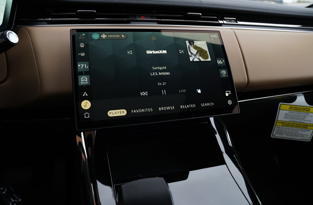 New 2027 Santorini Black Land Rover SE image 17