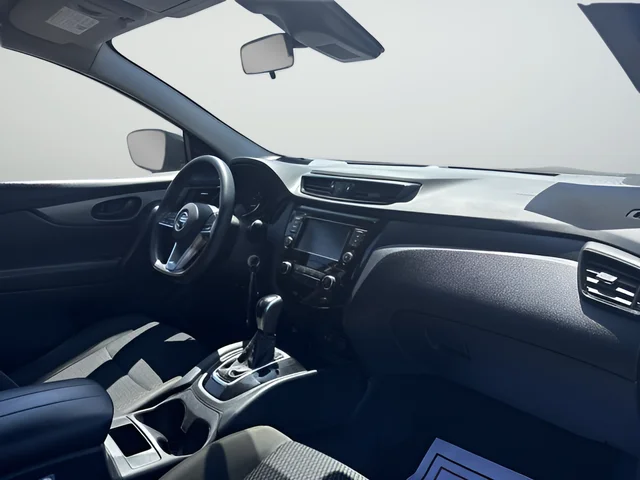 Used 2021 Black Nissan S image 17