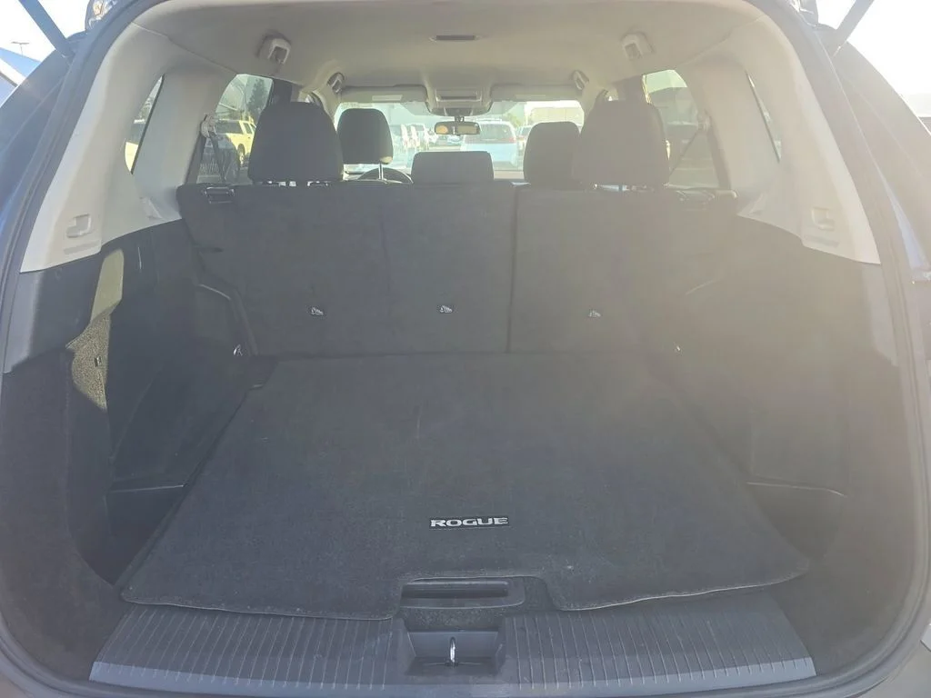 Used 2023 Gray Nissan S image 7