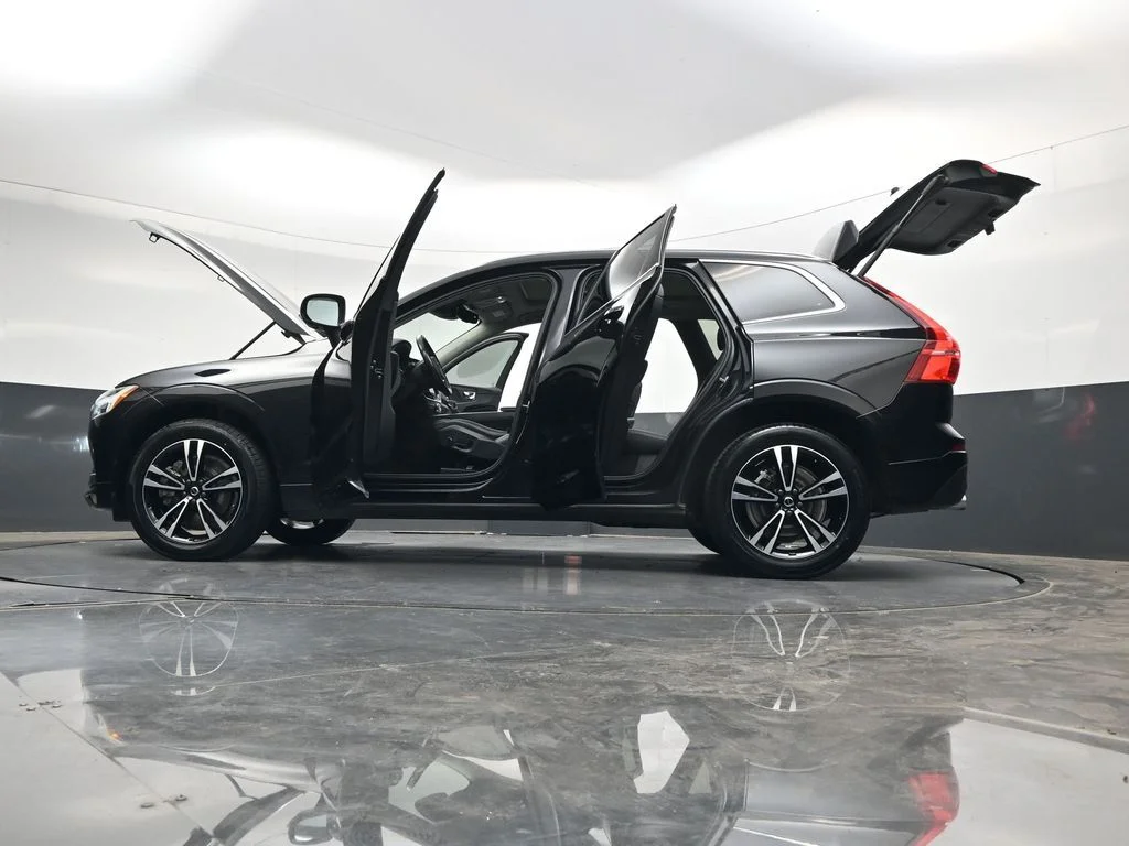Used 2020 Onyx Black Metallic Volvo T6 Momentum image 52