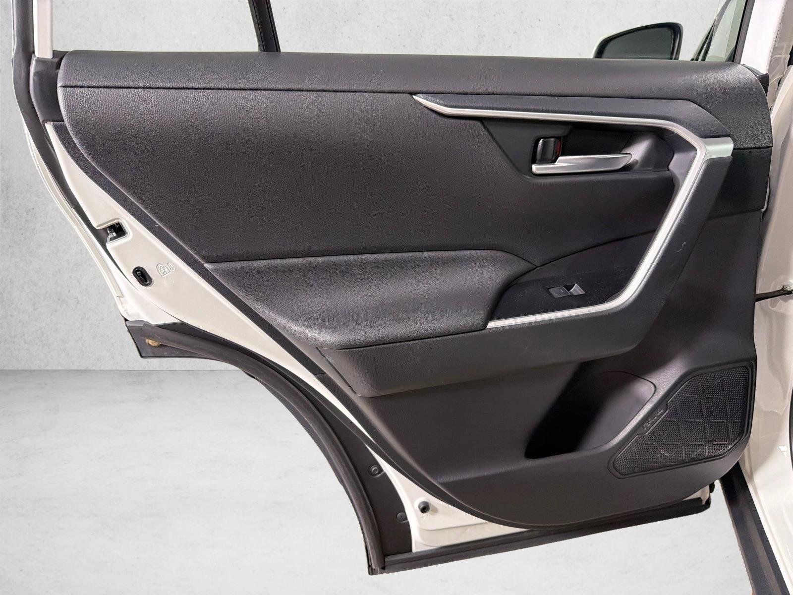 Used 2025 Ice Cap Toyota XLE image 21