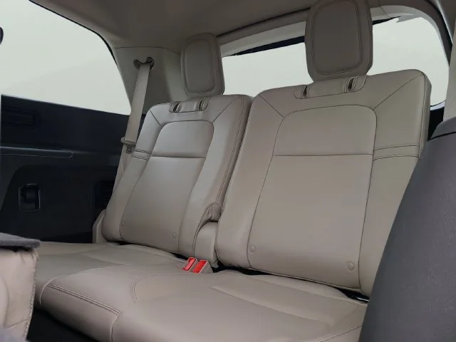 Used 2022  Lincoln Standard image 16