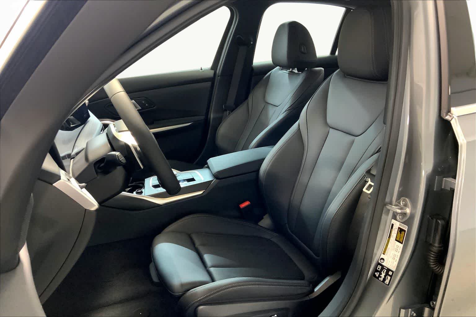 2025 BMW 3 Series 330i - Photo 9