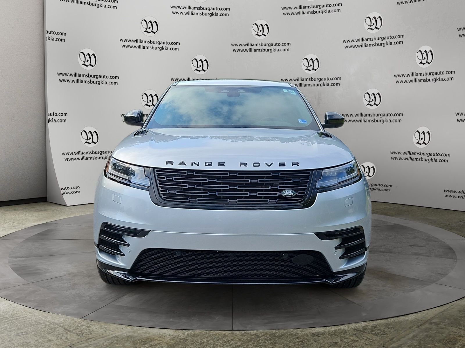 Used 2025 Gray Land Rover Dynamic SE image 8