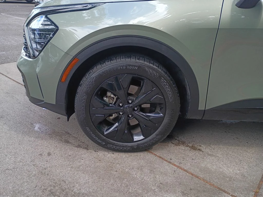 Certified Used 2025 Jungle Green Kia X-Line image 8