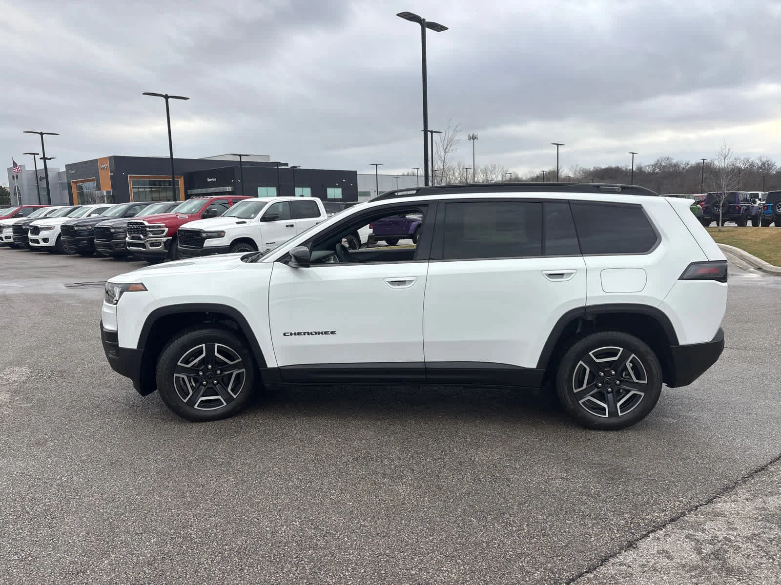 New 2026 Bright White Clear-Coat Exterior Paint Jeep Limited image 5