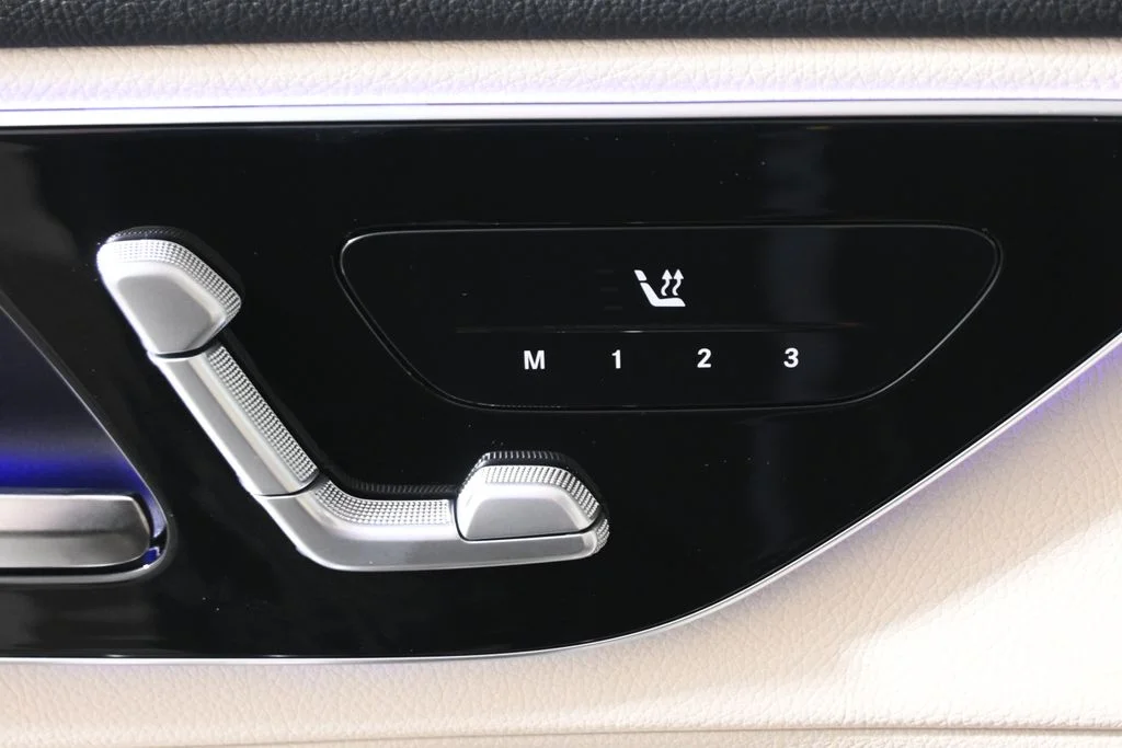 Used 2027 Gray Mercedes-Benz GLC 300 image 24