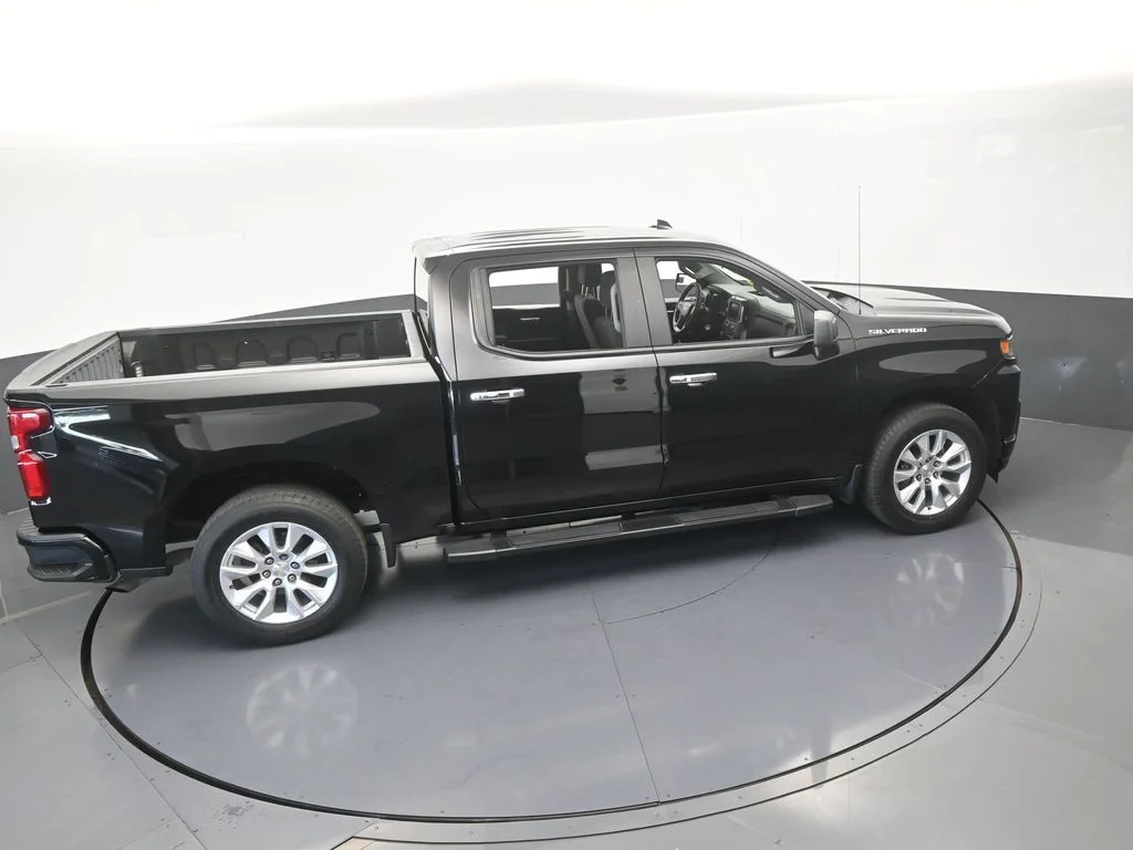 Used 2021 Black Chevrolet Custom image 45