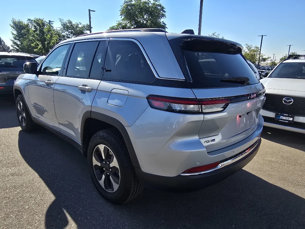 Used 2023 Silver Zynith Jeep 4xe image 13