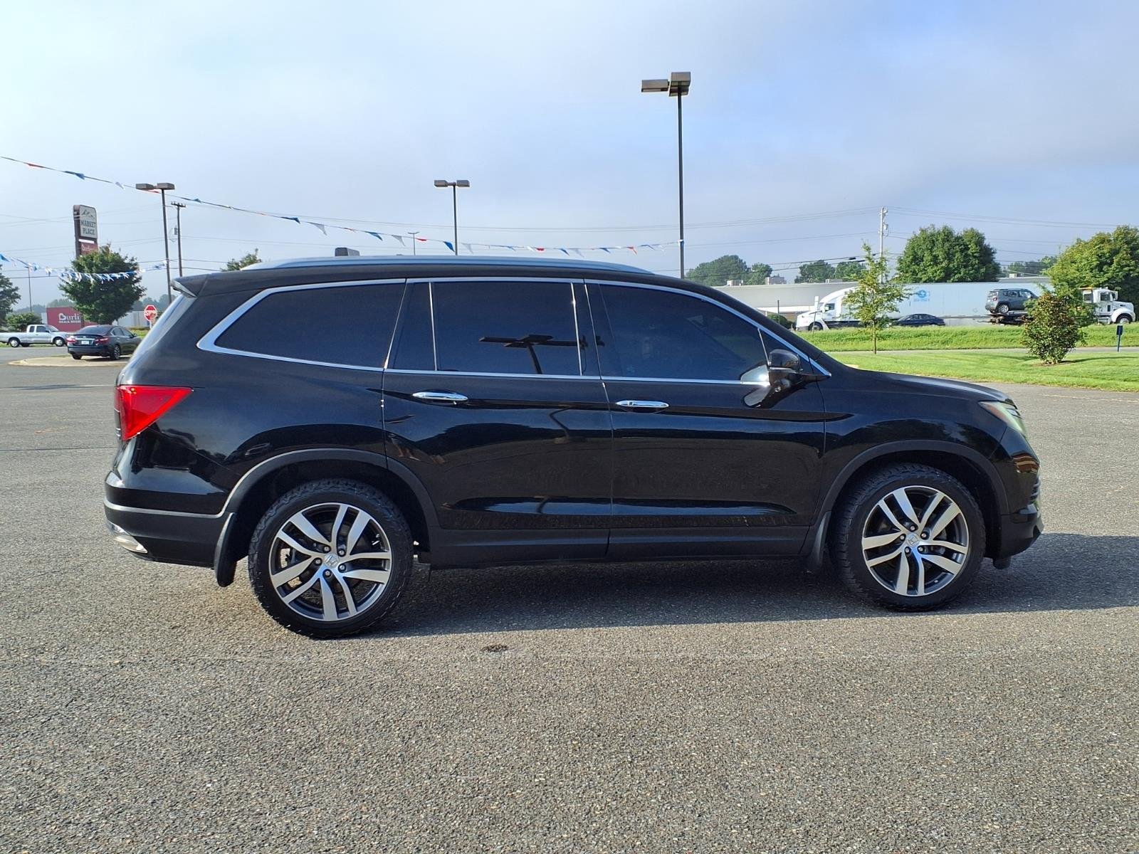 Used 2016 Crystal Black Pearl Honda Touring image 11