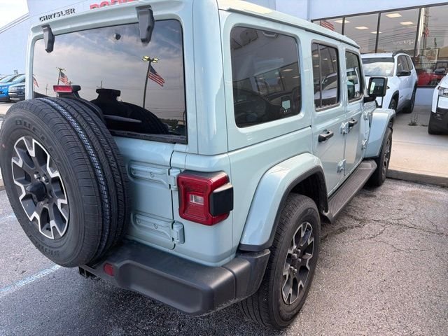 Used 2024 Green Jeep Sahara image 8