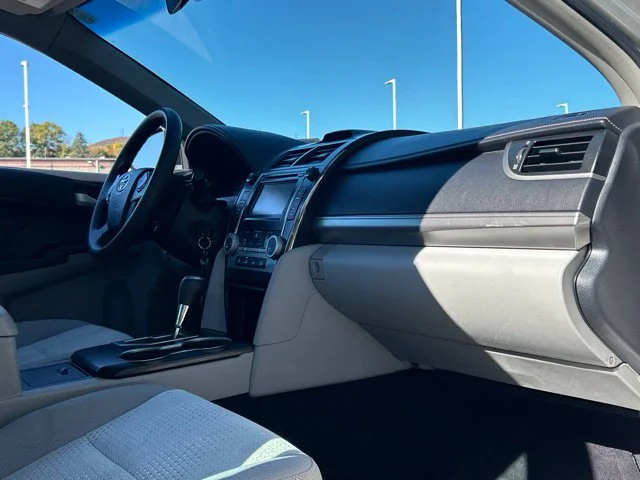 Used 2012 Silver Toyota LE image 21