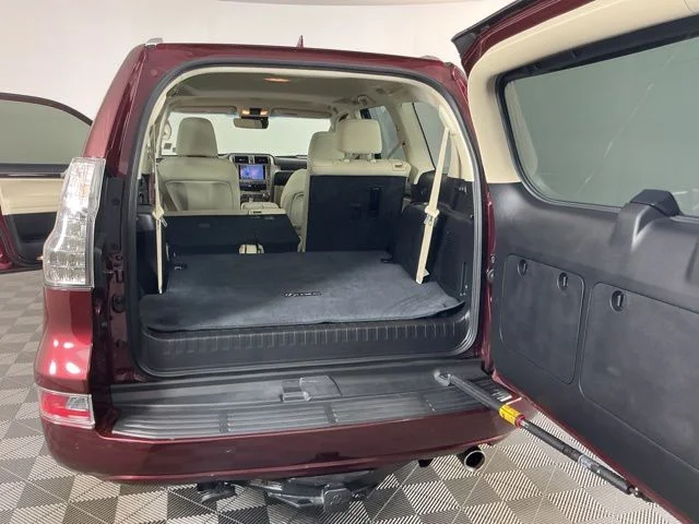 Used 2020  Lexus 460 image 31