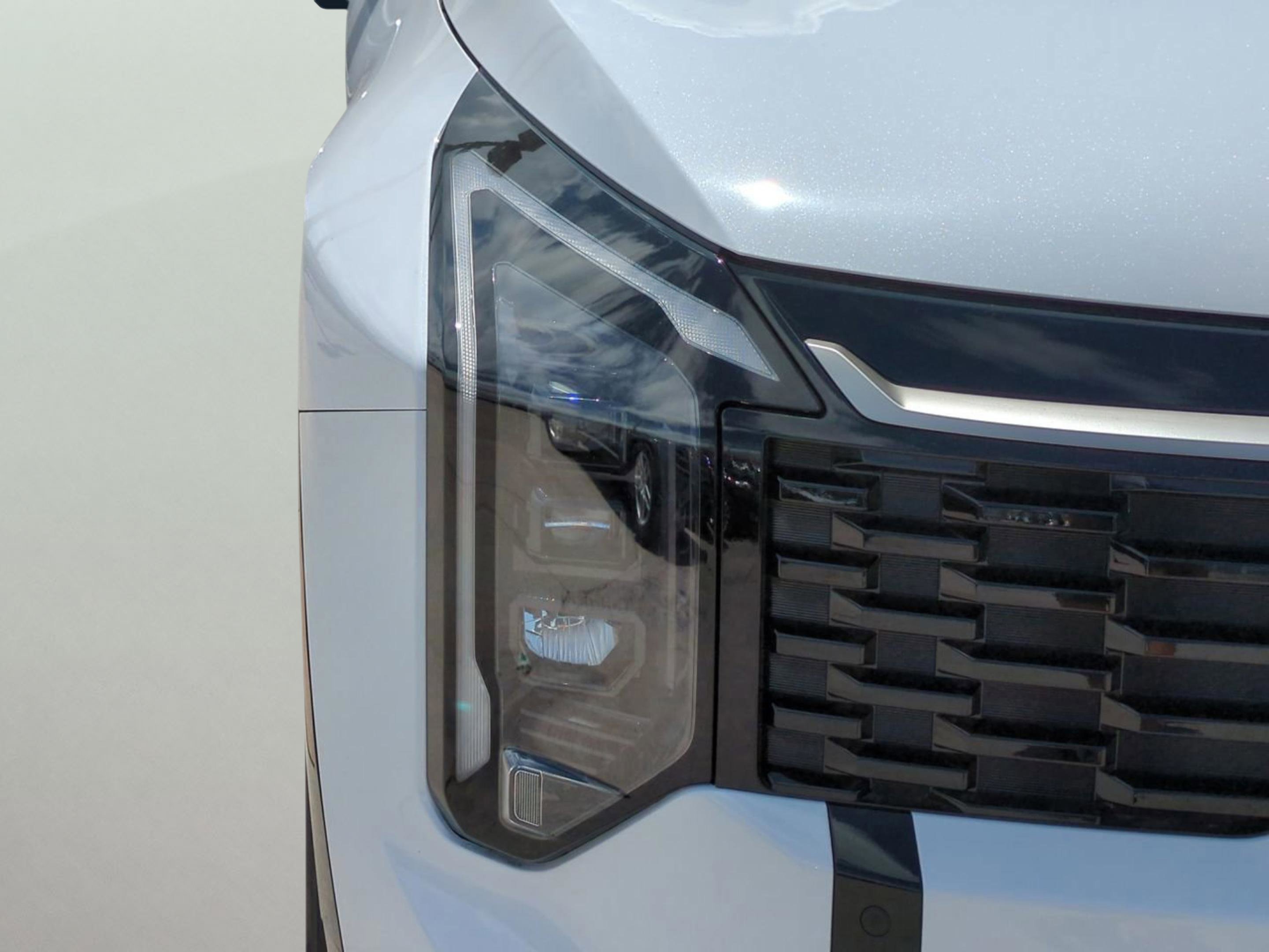 New 2026 Glacial White Pearl Kia SX image 41
