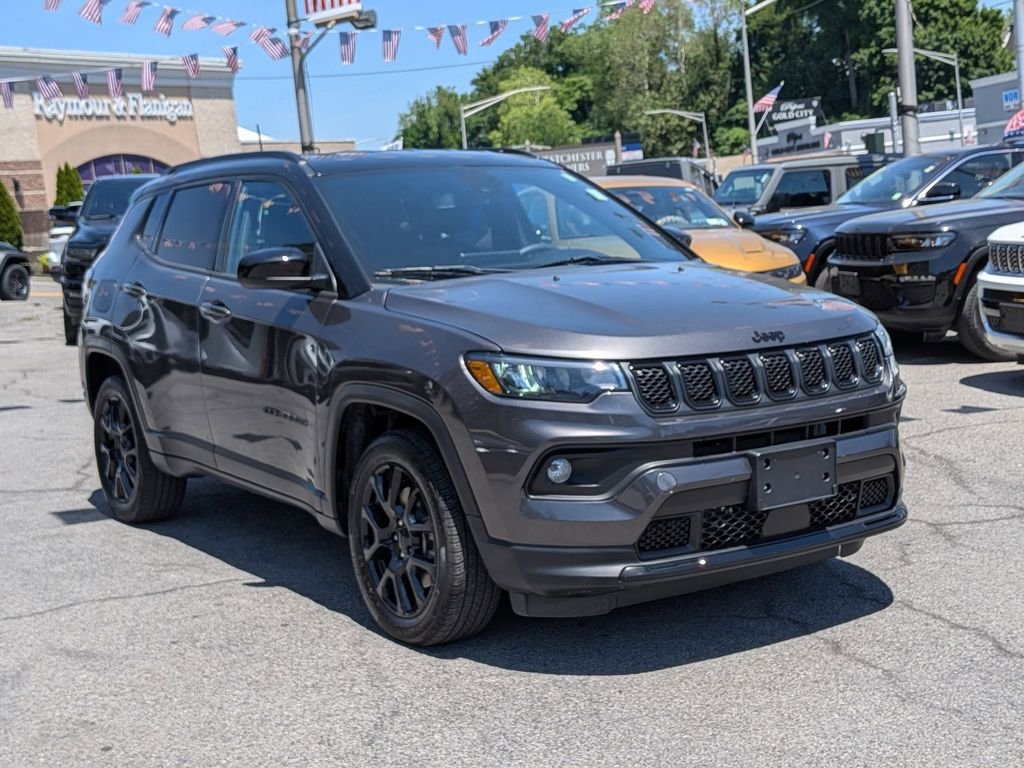 Used 2023 Gray Jeep Latitude image 4