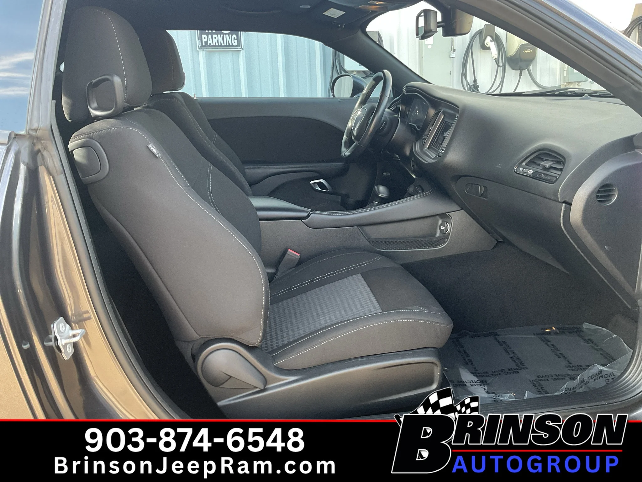 Used 2023 Granite Pearlcoat Dodge SXT image 19