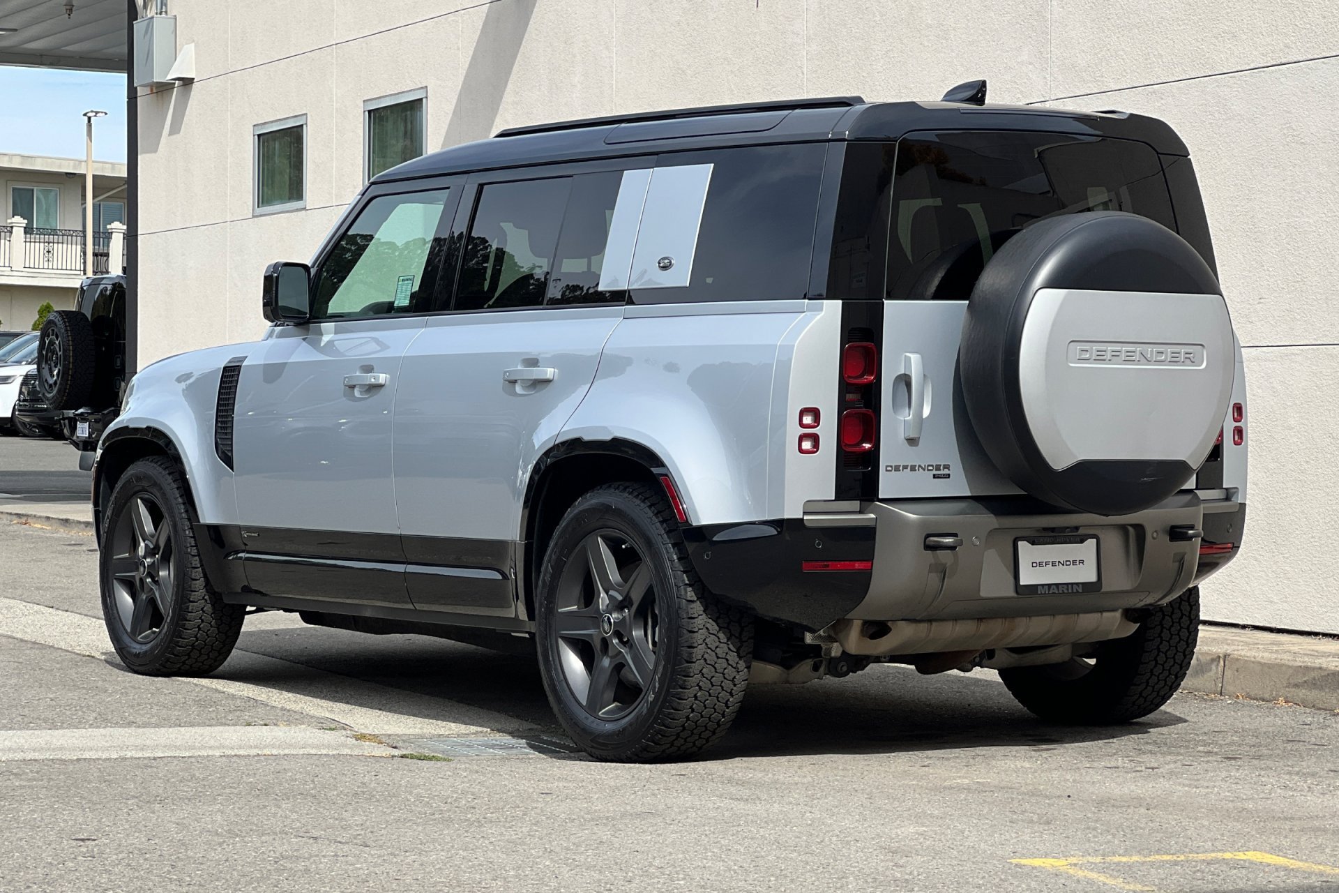 Used 2021 Hakuba Silver Metallic Land Rover X-Dynamic HSE image 6