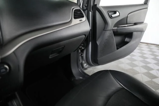 Used 2018 Silver Dodge Crossroad image 13