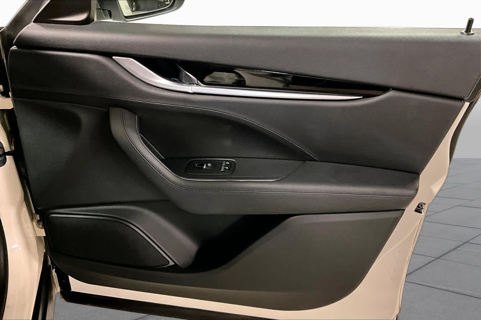 Used 2019 Bianco Maserati  image 23