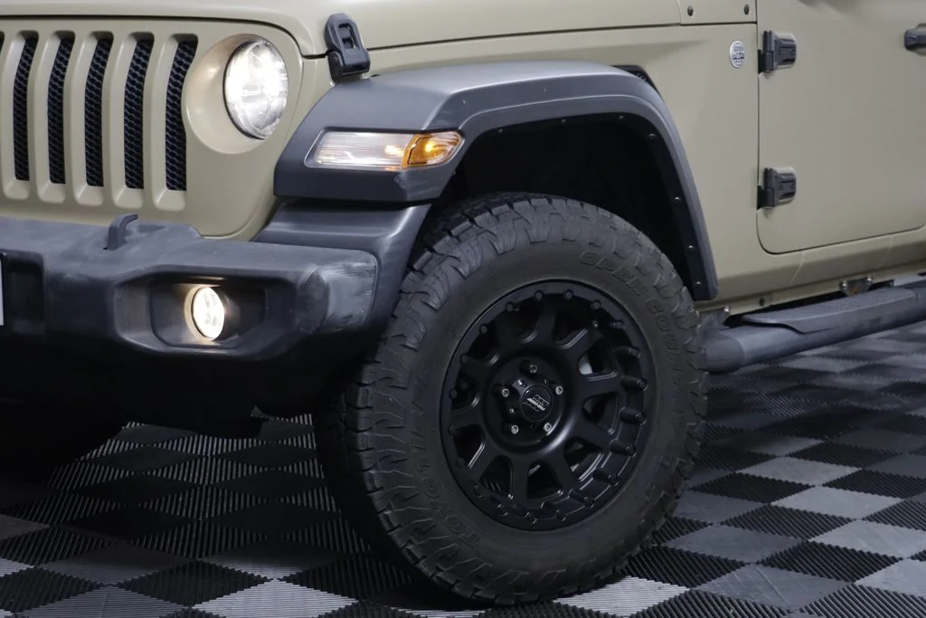 Used 2019 Bikini Pearlcoat Jeep Sport S image 3