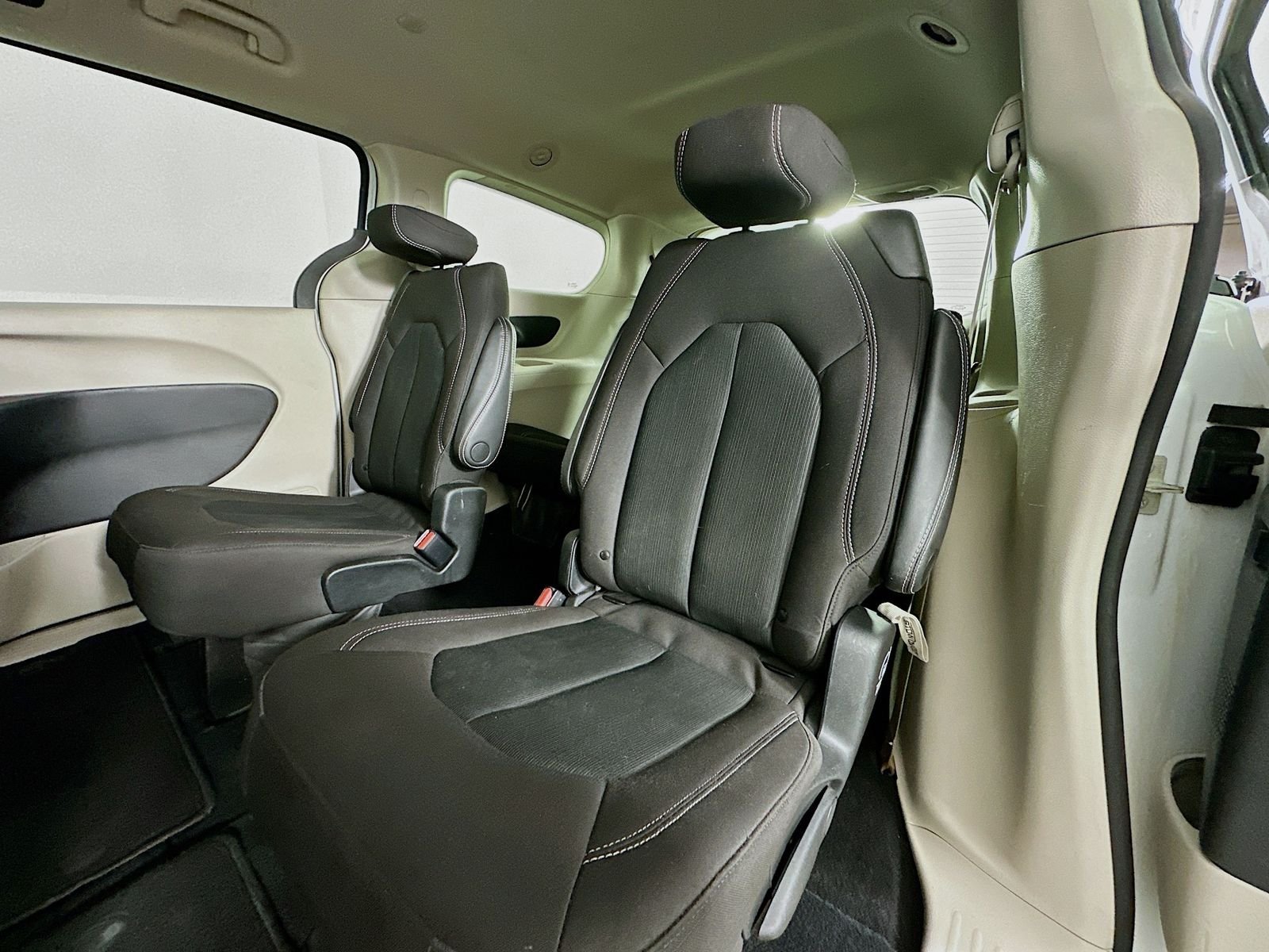 Used 2023 Bright White Clearcoat Chrysler LX image 23