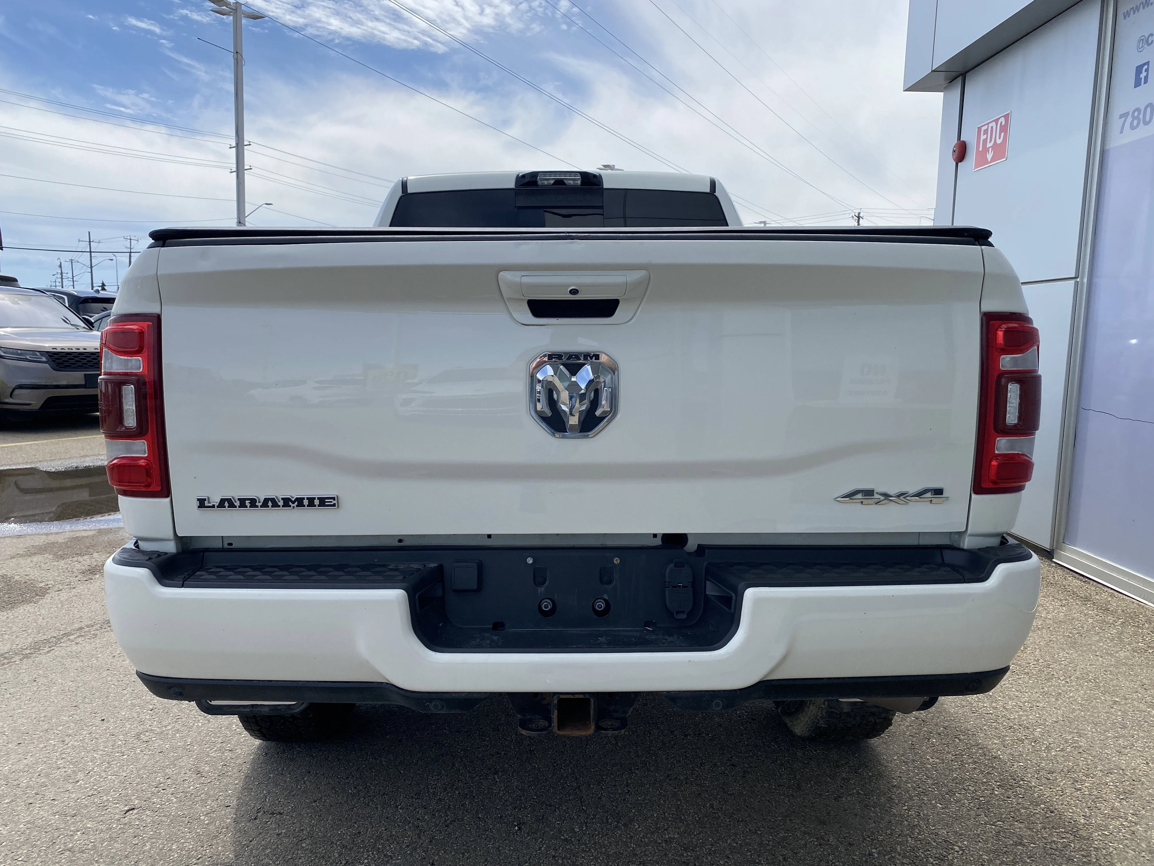 Used 2022 White Ram Laramie MEGA CAB * 12 DISPLAY * DIGITAL REARVIEW MIRROR * image 5