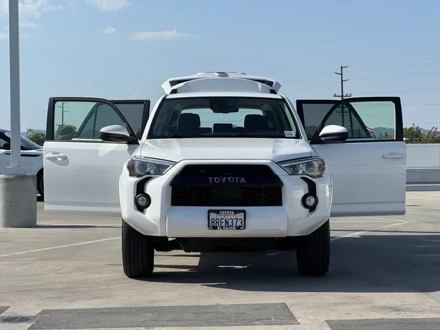 Used 2020 White Toyota SR5 image 39