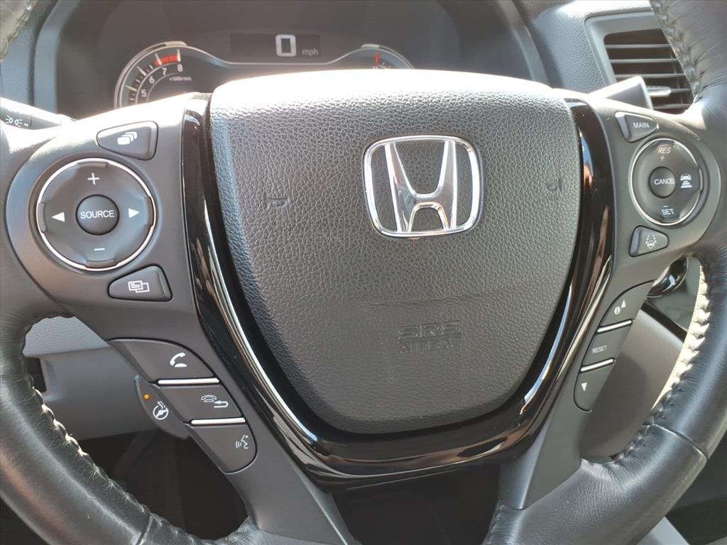 Certified Used 2018 Forest Mist Metallic Honda RTL-E image 23