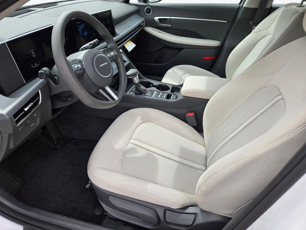 New 2026 White Hyundai SE image 16