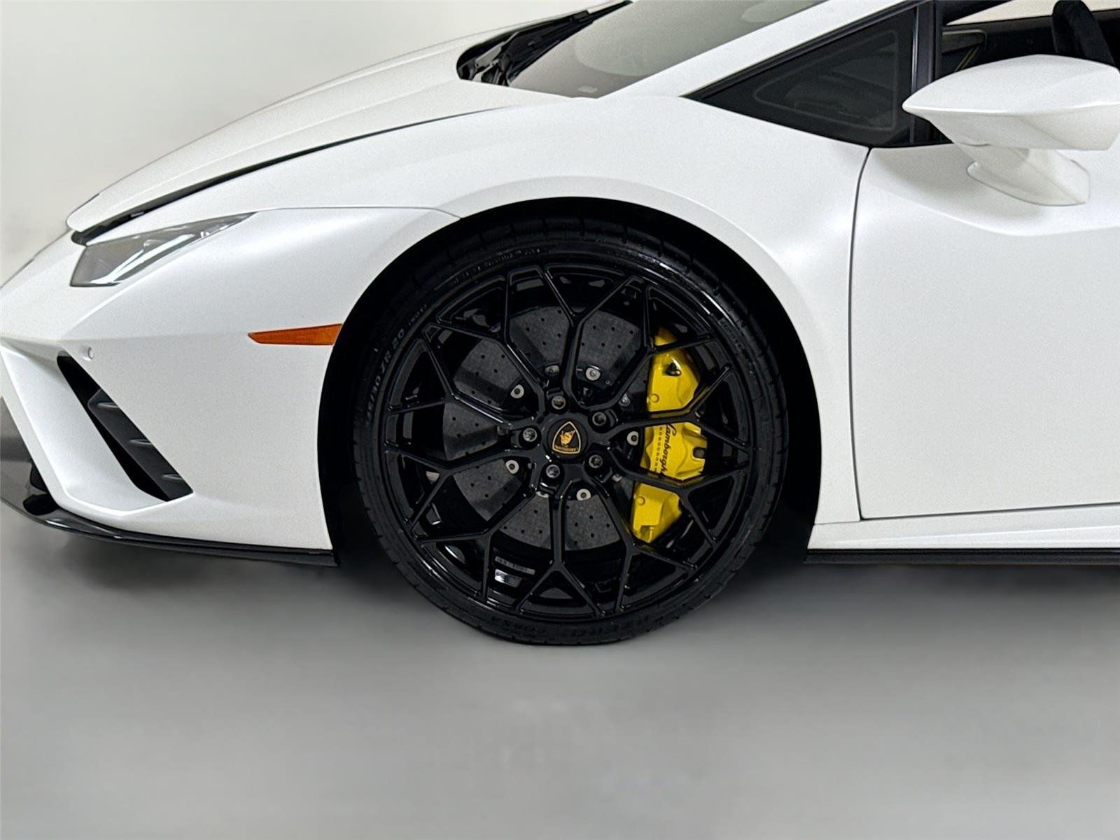 Used 2022 Bianco Canopus Lamborghini  image 43