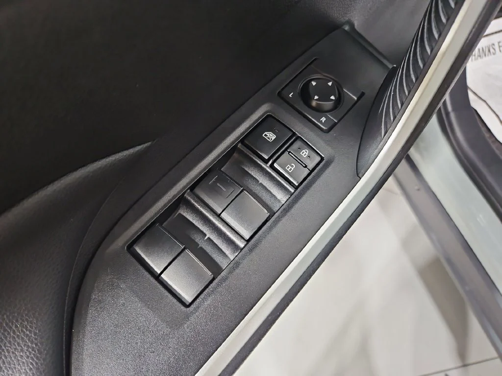 Used 2021  Toyota XLE image 12