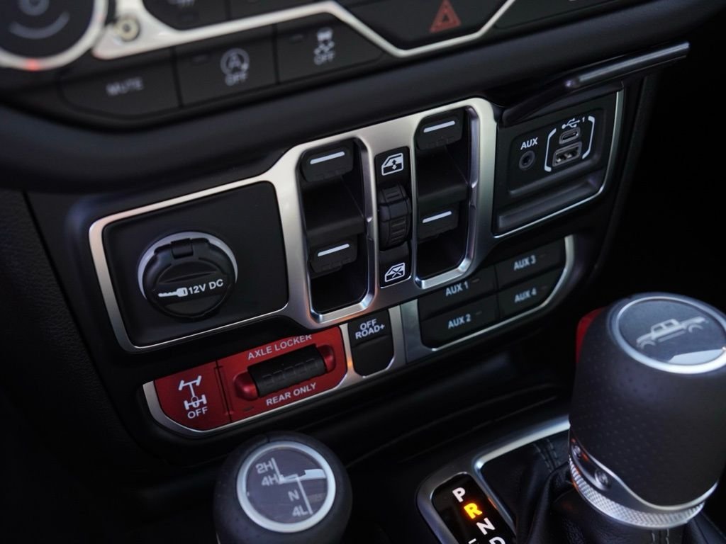 New 2026 Granite Crystal Metallic Clear-Coat Exterior Paint Jeep Mojave image 15