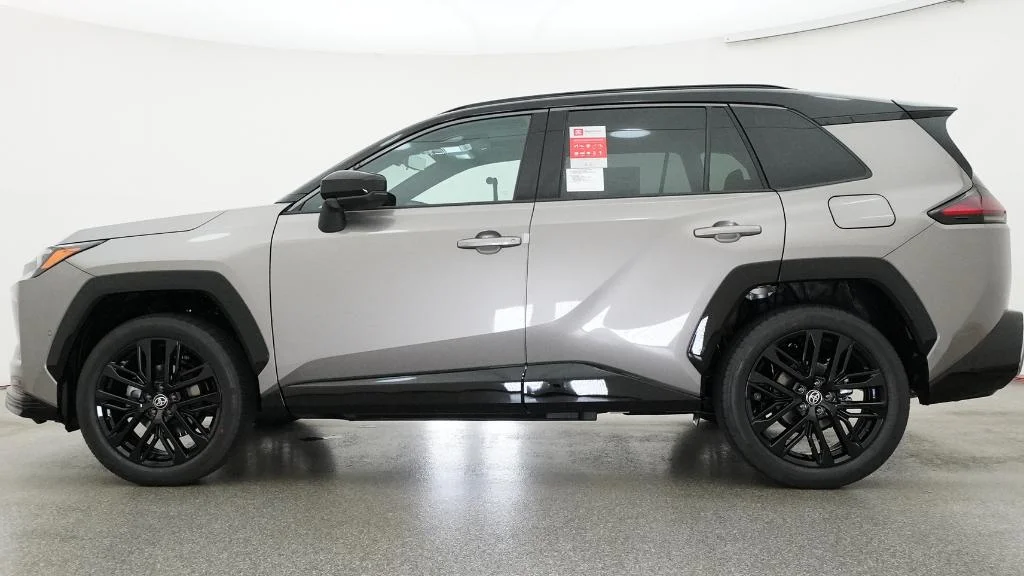New 2026 Meteor Shower with Midnight Black Metallic roof Toyota XSE image 26