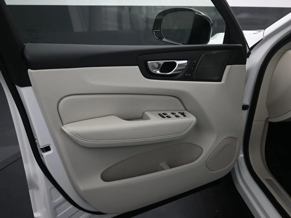 New 2026 White Volvo T8 Ultra image 12