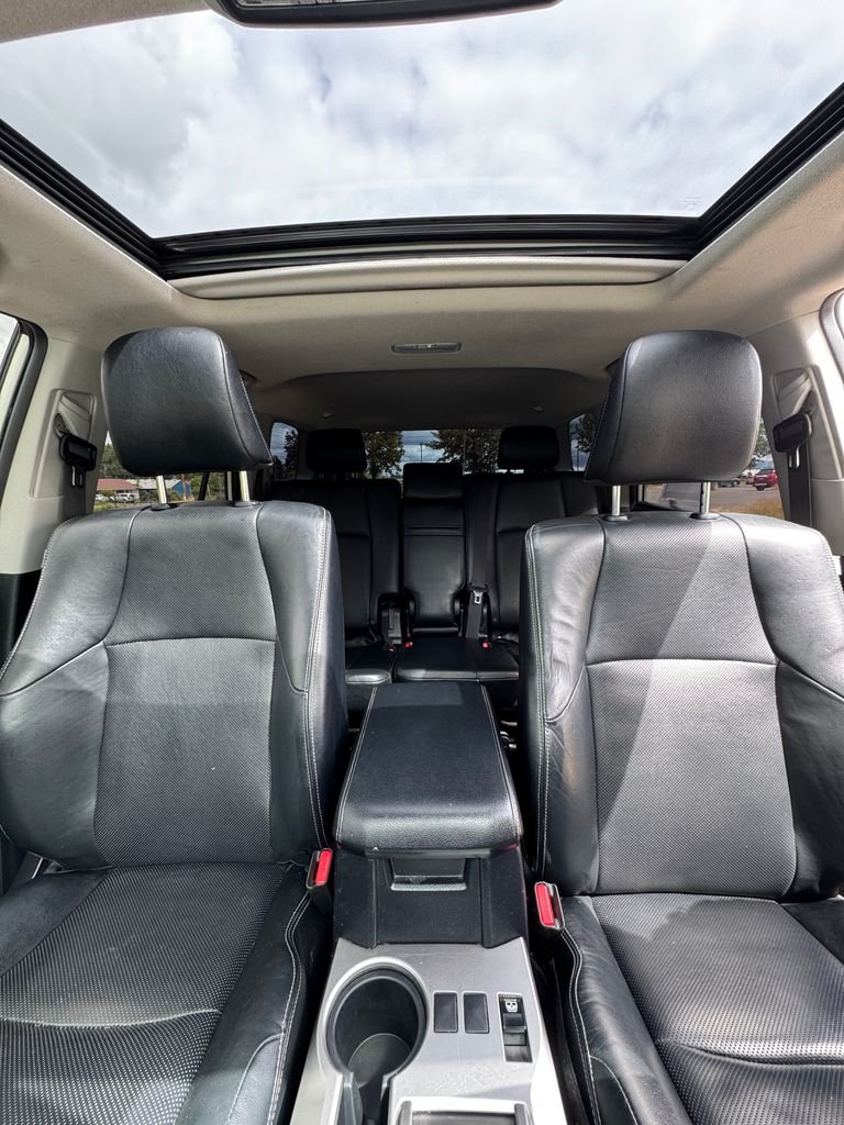 Used 2020 Blizzard Pearl Toyota Limited image 21
