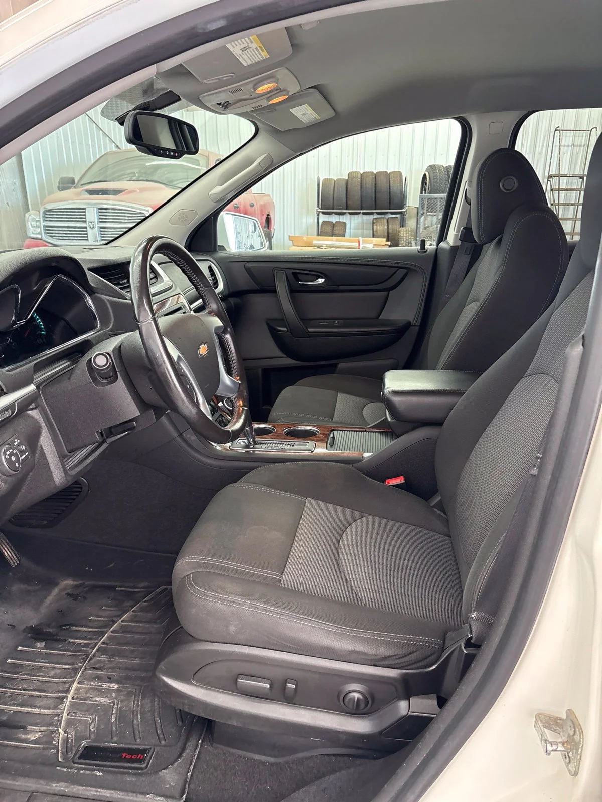 Used 2014 White Chevrolet 2LT image 9