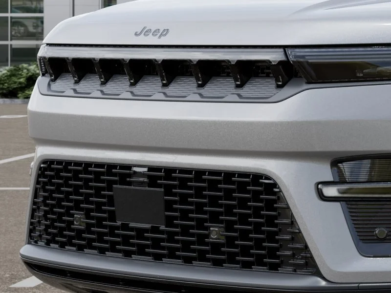 New 2026 Silver-Zynith Exterior Paint Jeep Limited Altitude image 11