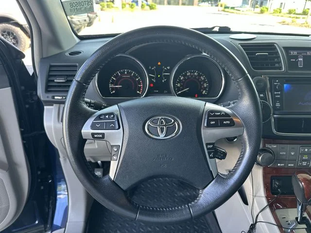 Used 2013 Blue Toyota Limited image 15