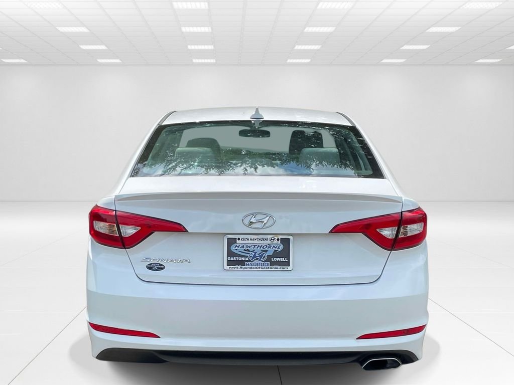 Used 2017 White Hyundai Base image 5