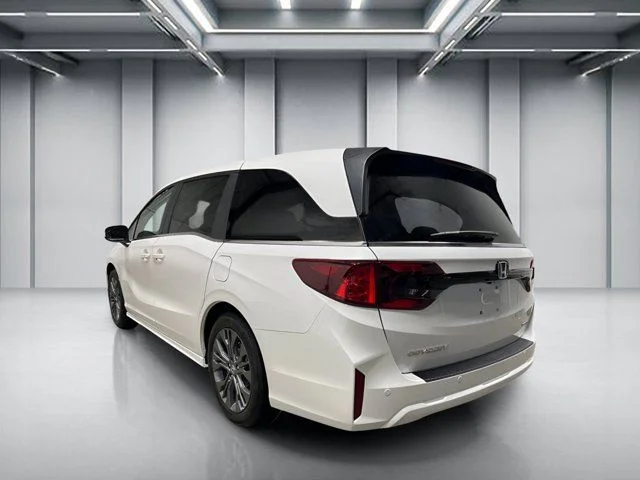 New 2026 Platinum White Pearl Honda Touring image 3