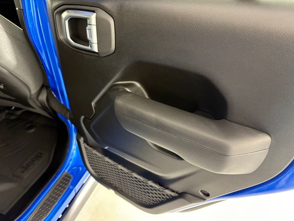 New 2026 Hydro Blue Pearlcoat Jeep Rubicon image 42