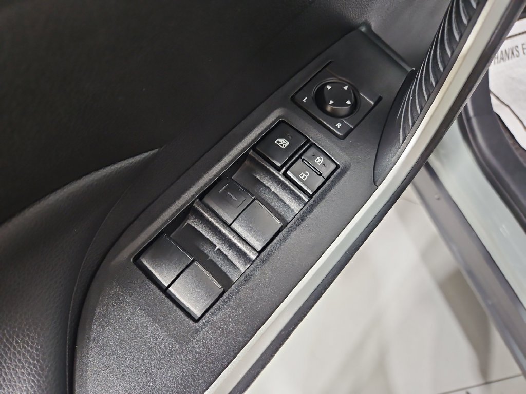 Used 2021  Toyota XLE image 12