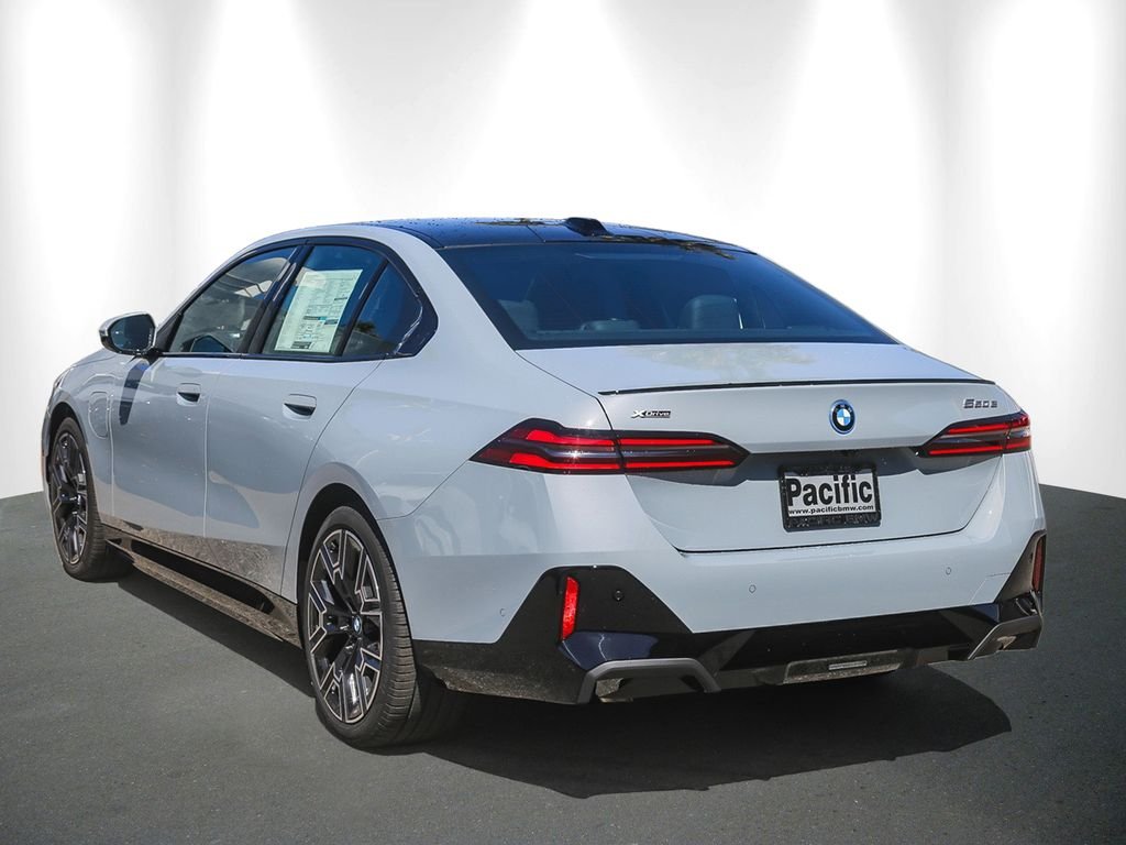 New 2027 Brooklyn Grey Metallic BMW 550e xDrive image 4