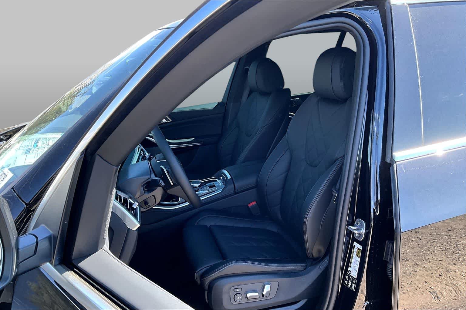 New 2026 Black Sapphire Metallic BMW xDrive40i image 9