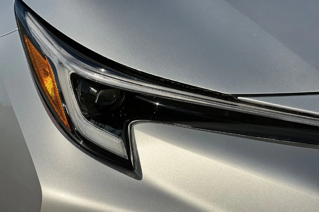New 2027 Classic Silver Metallic Toyota SE image 29