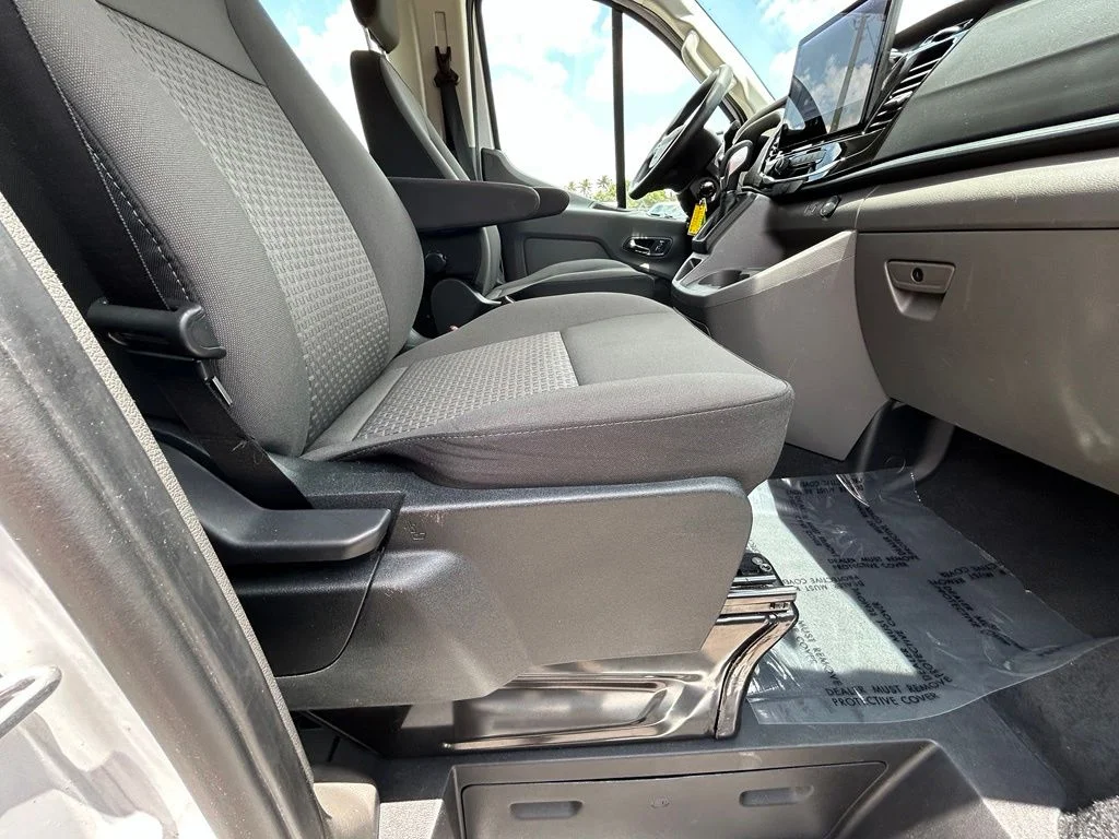 Certified Used 2025 Oxford White Ford XLT image 25