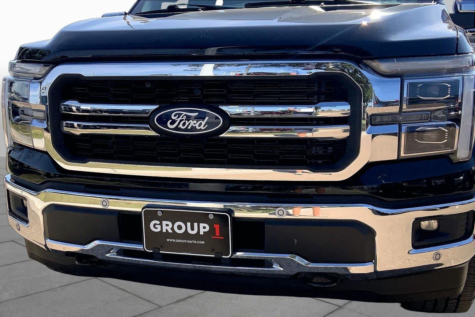 Used 2025 Agate Black Metallic Ford LARIAT image 30