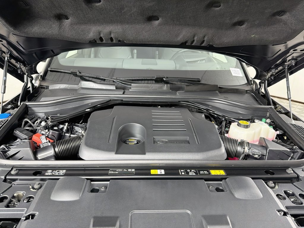 New 2027 Carpathian Grey Land Rover Dynamic SE P400 image 32